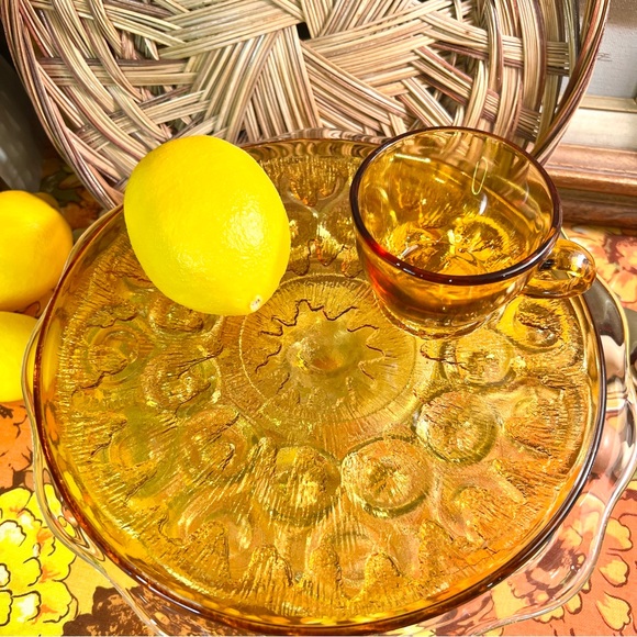 Vintage Indiana Amber Glass Sunburst Pattern Snack Set Plate With Tea Cup - Picture 3 of 6